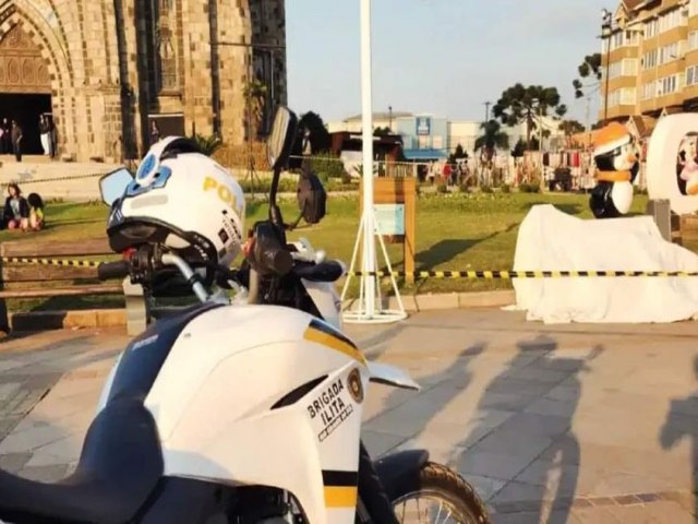 Casal  preso com moto roubada e que pode ter sido usada no homicdio, em Canela 