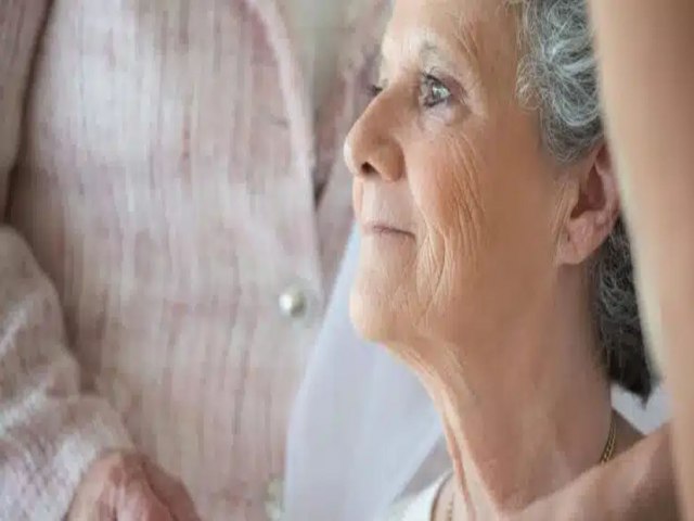 O que torna as mulheres mais vulnerveis ao Alzheimer?