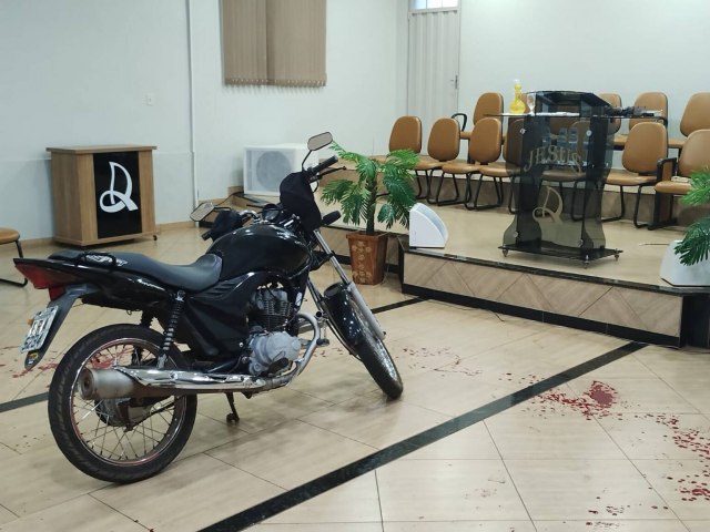 Homem invade igreja de motocicleta, esfaqueia pastor e dois membros da Assembleia de Deus em Miragua