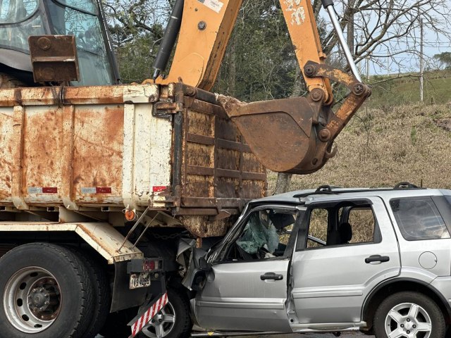 Mulher morre em acidente na ERS-569