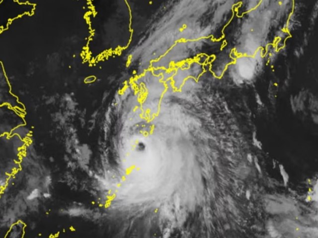 Grande desastre: Japo encara forte tufo com ventos de at 252 km/h