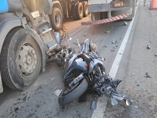 Engavetamento na BR-386 deixa motociclista ferido