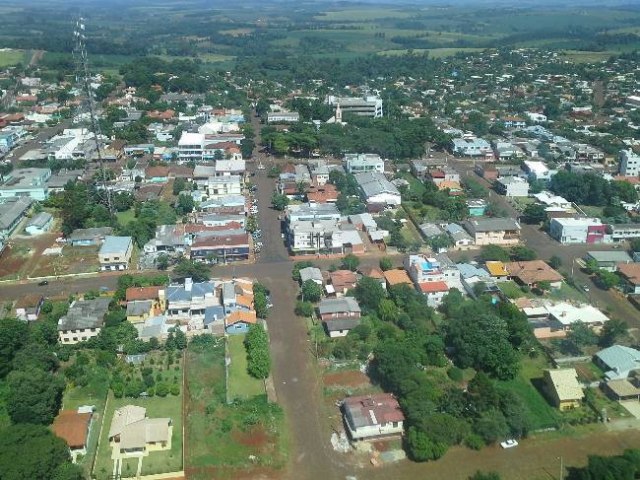 Prefeita denuncia irregularidades e um servidor  preso; documentos so apreendidos na Prefeitura