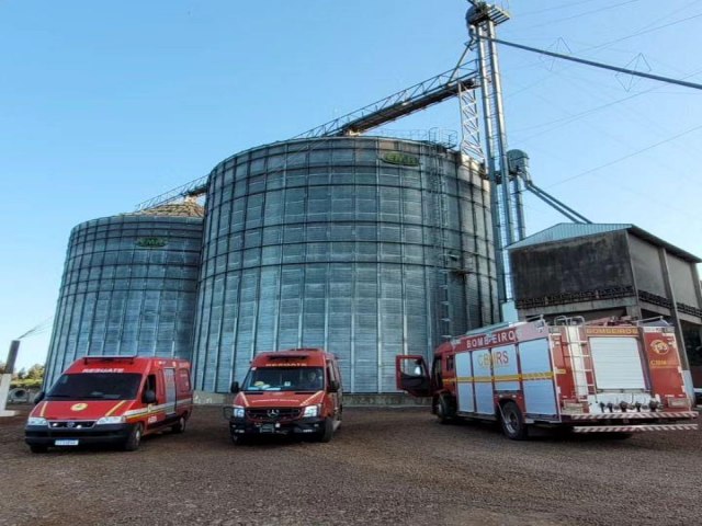 Milagre no Silo: Bombeiros salvam trabalhador soterrado por gros de milho