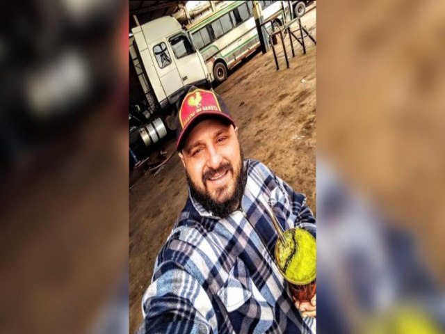 Pai de quatro filhos e apaixonado pela famlia, quem era o homem que morreu aps colidir moto em muro na Vera Cruz