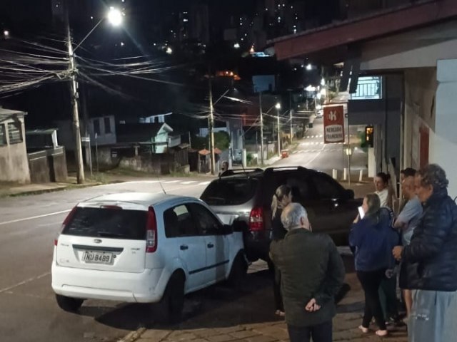 Mulher sofre parada cardaca e morre aps bater o carro