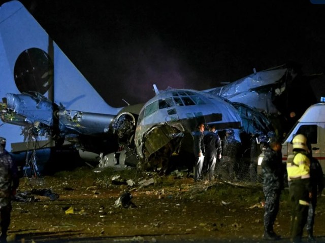DESASTRE - Avi�o militar cai pr�ximo a aeroporto na Bol�via e deixa ao menos 15 mortos