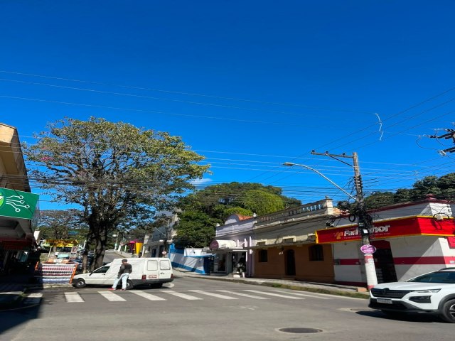 ASSALTO FRUSTRADO- Funcion�ria impede tentativa de assalto em loja no Centro de Itatiaia