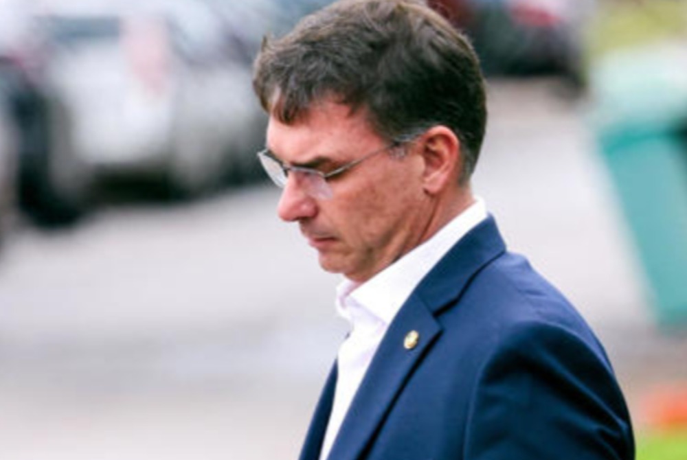 'Crise de propor��es ainda incalcul�veis': como a imprensa internacional noticiou conversa de Fl�vio Bolsonaro e Vorcaro
