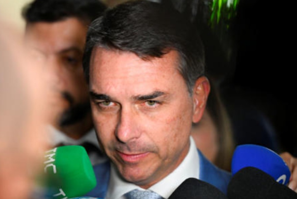 TV F�rum: Esc�ndalo de Fl�vio Bolsonaro come�a a deixar claro por que rejeitaram Messias, diz Serrano