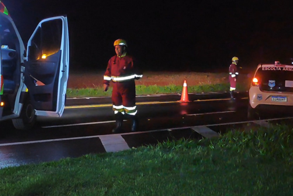 Homem morre atropelado durante sinalização na rodovia PR-445, entre Londrina e Warta Homem morre atropelado durante sinalização na rodovia PR-445, entre Londrina e Warta