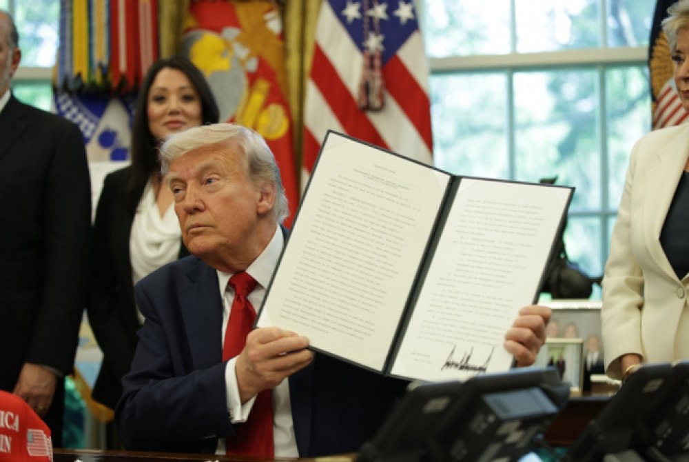 Trump anuncia tarifas de 100% sobre filmes produzidos no exterior.
