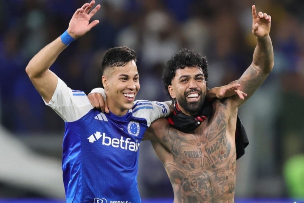 Gabigol aplica lei do ex, decide no final e Cruzeiro acaba com invencibilidade do Flamengo no Brasileir�o.