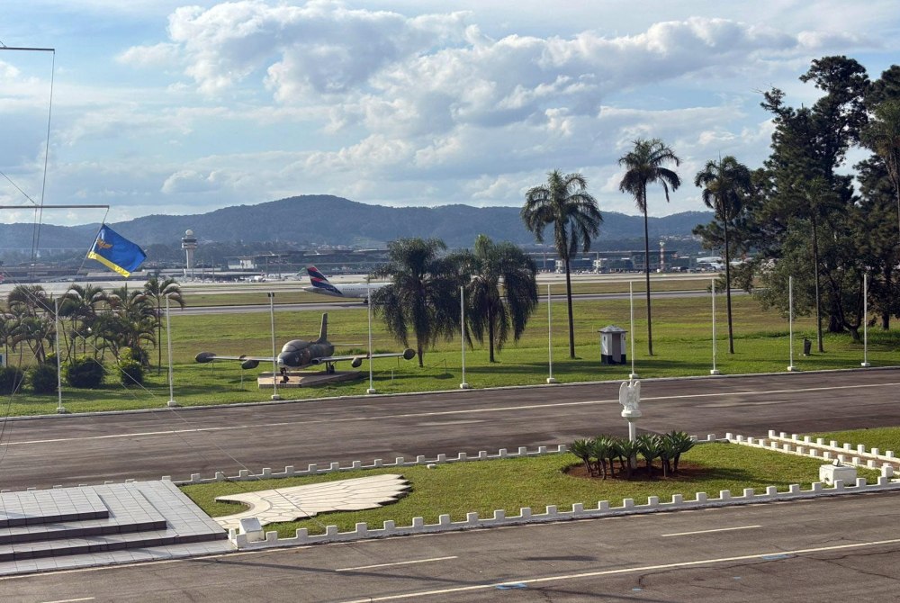 Prefeitura fortalece di�logo com a Base A�rea em visita institucional.