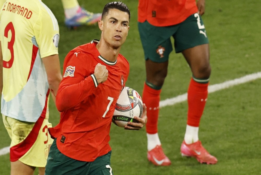 Portugal derrota a Espanha na disputa de p�naltis e � 1� sele��o bicampe� da Liga das Na��es.