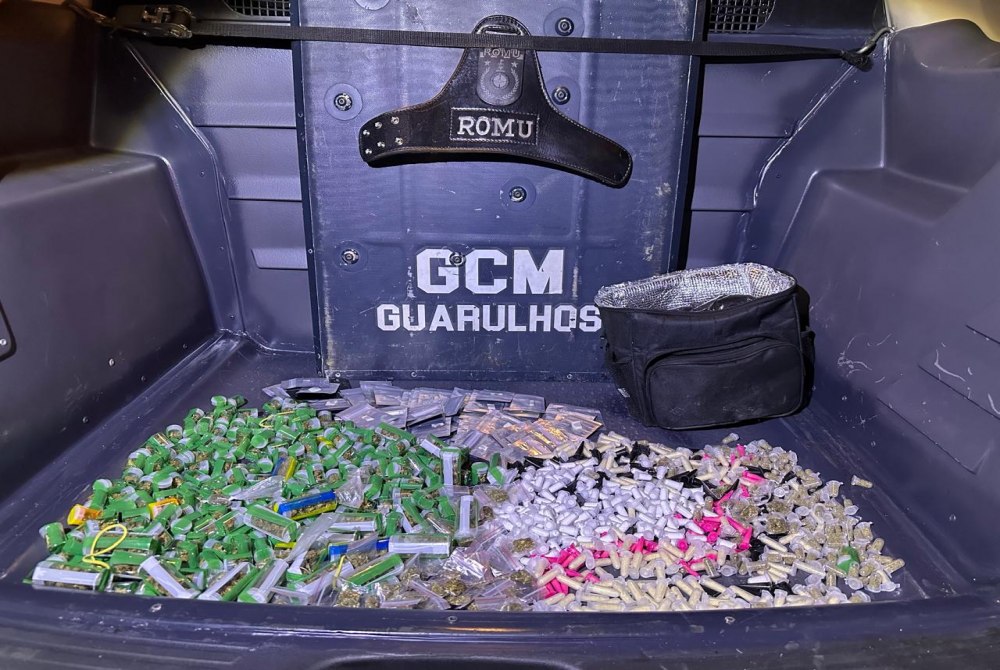 GCM prende traficante e apreende quase 1.000 por��es de drogas no Conjunto Marcos Freire.
