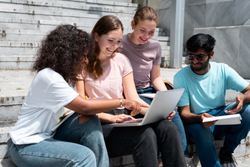 N�mero de jovens que n�o estudam nem trabalham cai para o menor n�vel desde 2019, aponta IBGE.