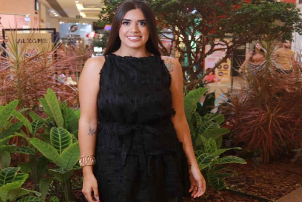 Jovem vence a obesidade ap�s depress�o p�s-parto e se torna inspira��o para outras mulheres.