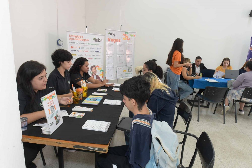 Prefeitura realiza mutir�o de est�gios remunerados para jovens com mais 500 vagas.