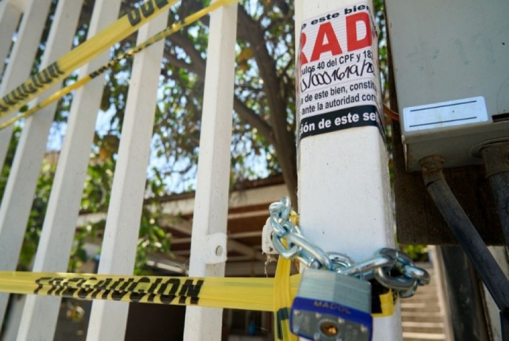 For�as de seguran�a do M�xico descobrem t�nel clandestino em fronteira com EUA.