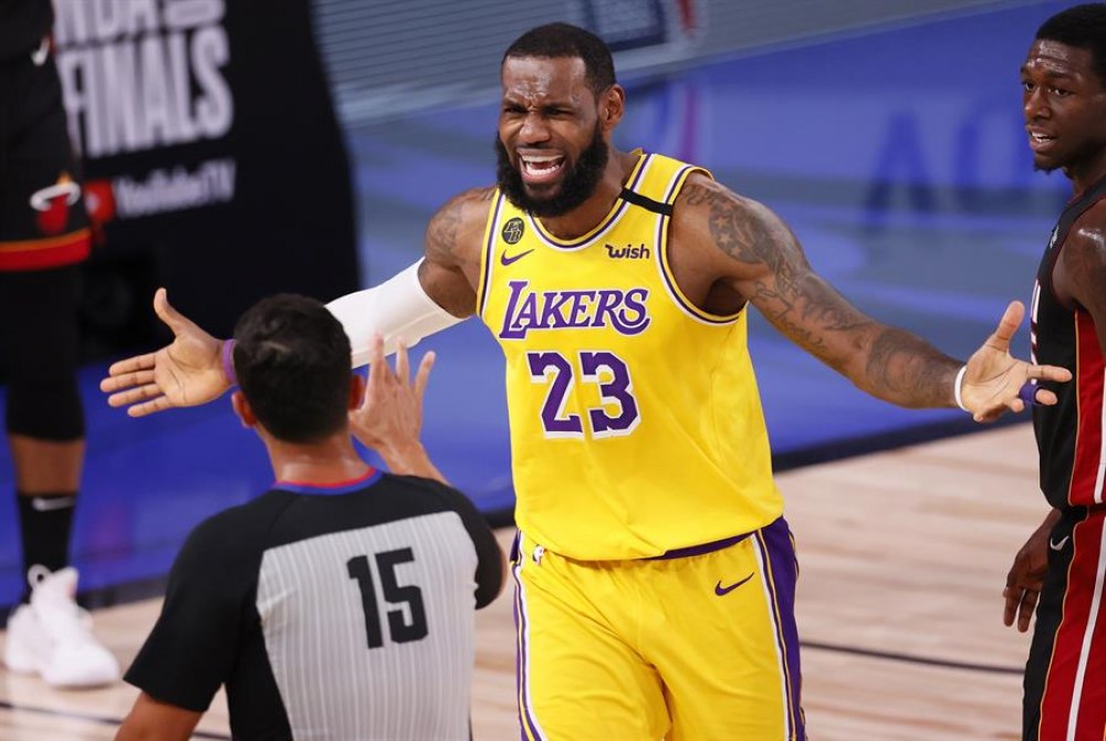 Los Angeles Lakers � vendido por US$ 10 bilh�es no neg�cio mais valioso da hist�ria do esporte.
