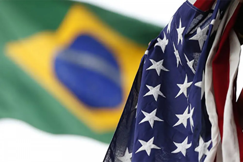 C�maras de com�rcio nos EUA e no Brasil pedem suspens�o de taxas.