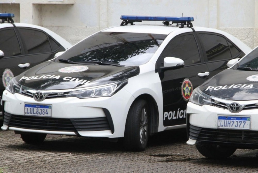Ex-policial e pai do vice-presidente da C�mara do Rio de Janeiro � preso por tr�fico de armas.