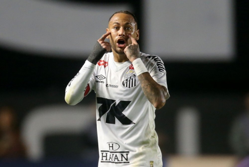 Santos perde para o Inter e continua na zona de rebaixamento.