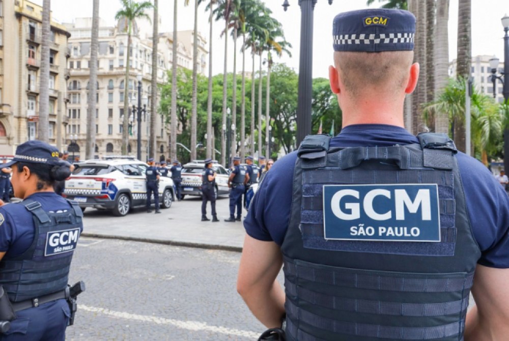 GCMs come�am a trabalhar dentro de �nibus nesta sexta-feira.