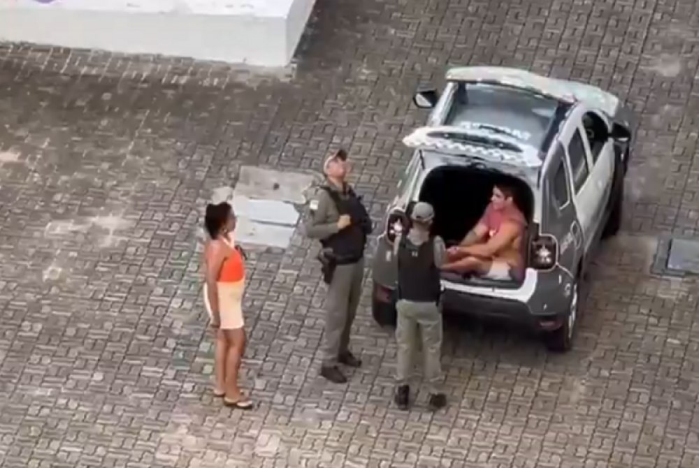 Igor Cabral deu mais de 60 socos na namorada ap�s ter visto mensagens no celular dela.