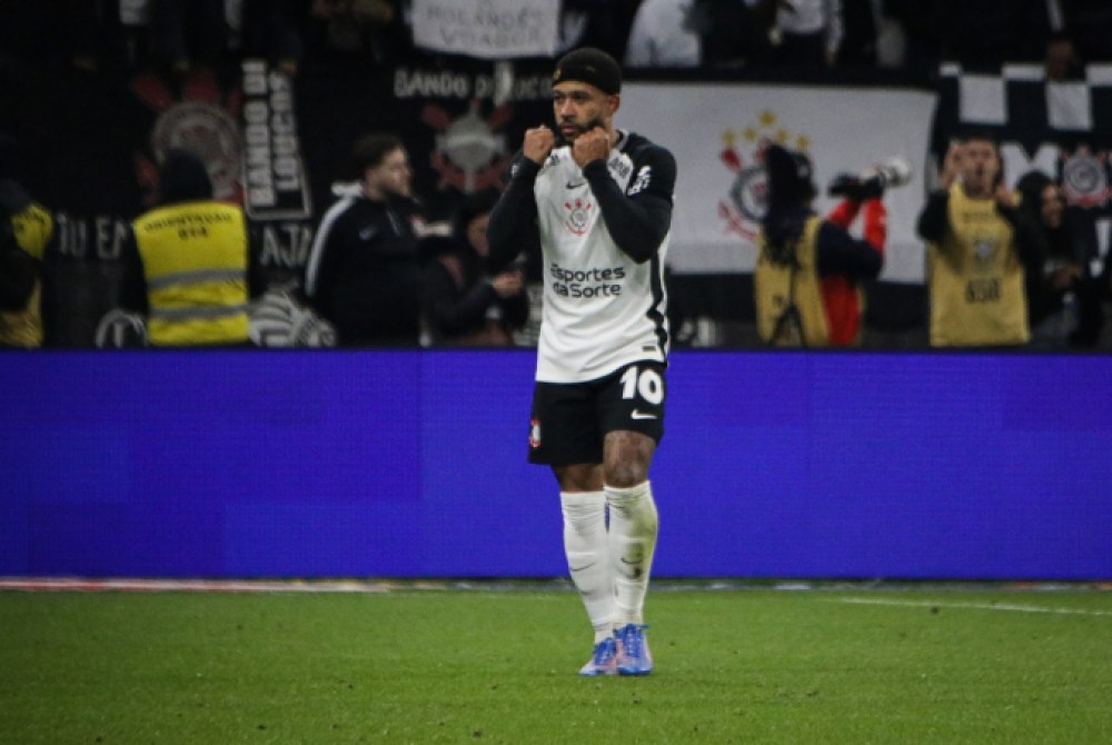 Com gol de Memphis, Corinthians vence Palmeiras por 1 a 0 em casa.