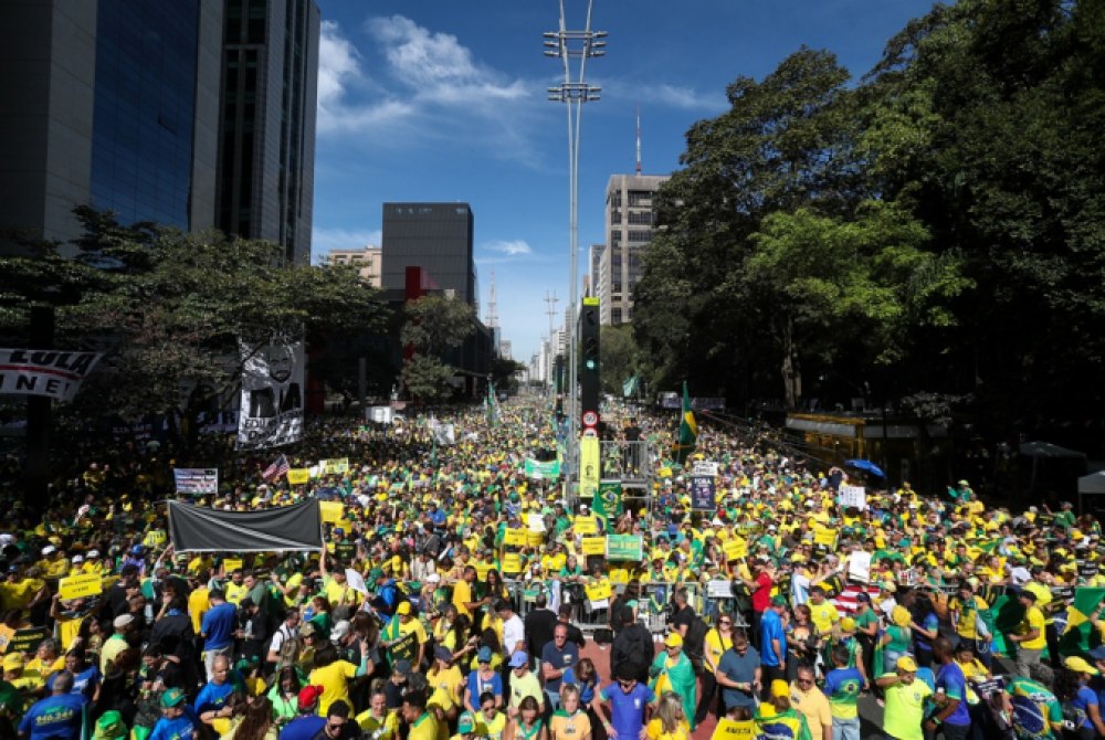 Manifesta��o pr�-Bolsonaro na Avenida Paulista tem cr�ticas a Moraes, apoio a Trump e discurso de Nikolas.