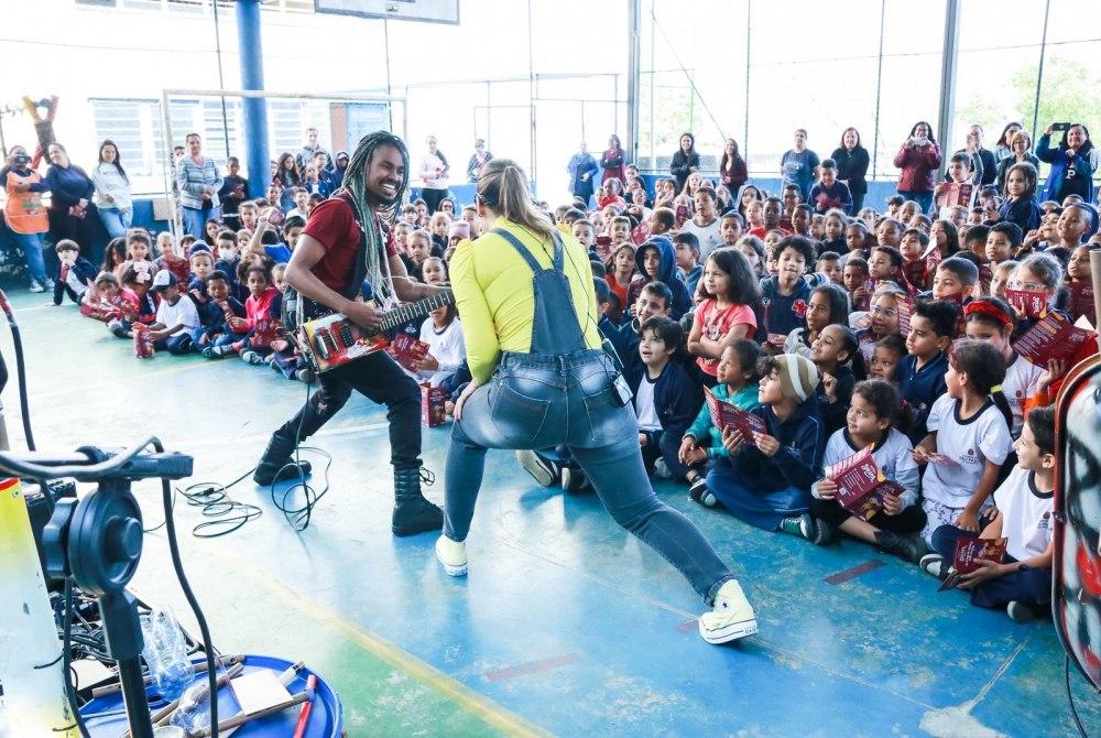 CEUs de Guarulhos recebem espet�culos gratuitos da Orquestra de Sucata em agosto.