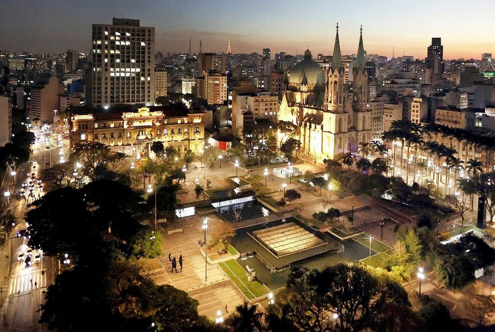 Ap�s interven��es da Prefeitura na Pra�a da S�, n�mero de novas empresas cresce 21% e regi�o � visitada por 50 mil turistas.