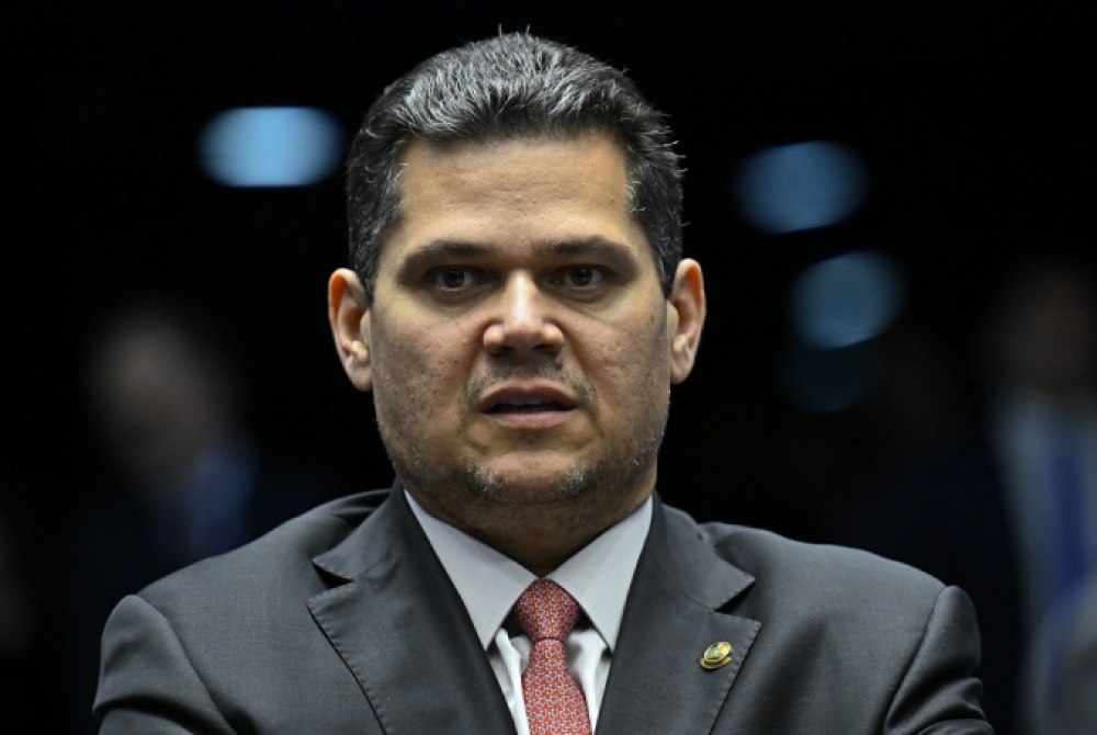 Davi Alcolumbre nega que pautar� impeachment de Moraes.