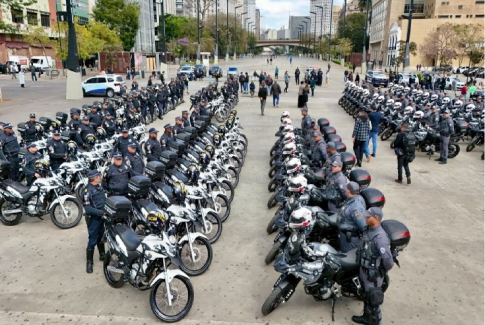 Tarc�sio e Nunes entregam 100 c�meras do Smart Sampa para motos da GCM e PM.