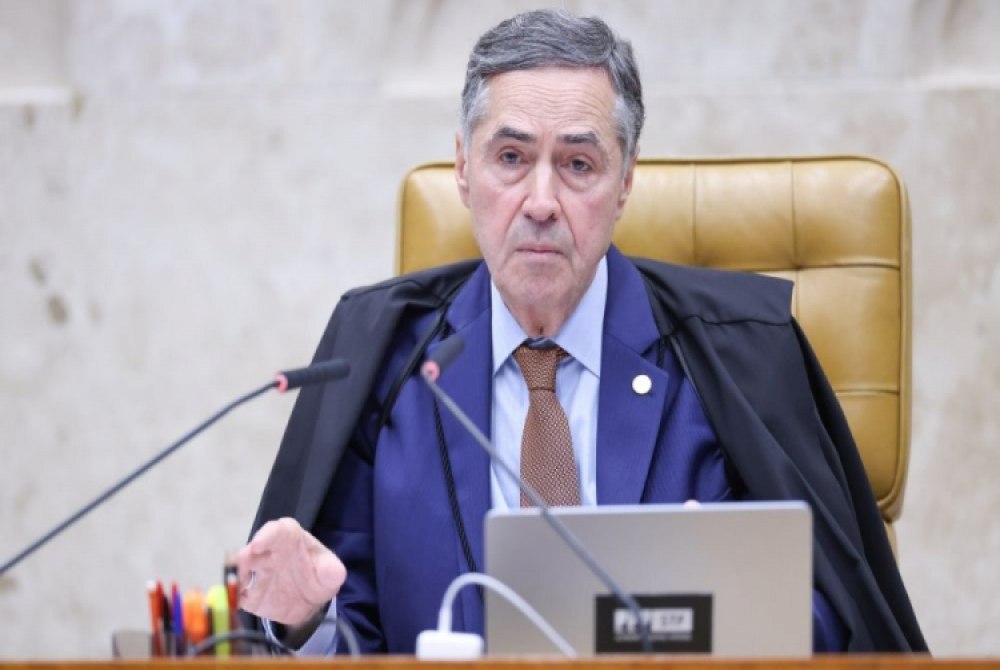 Filho de Barroso decide n�o retornar aos EUA para evitar ser barrado.