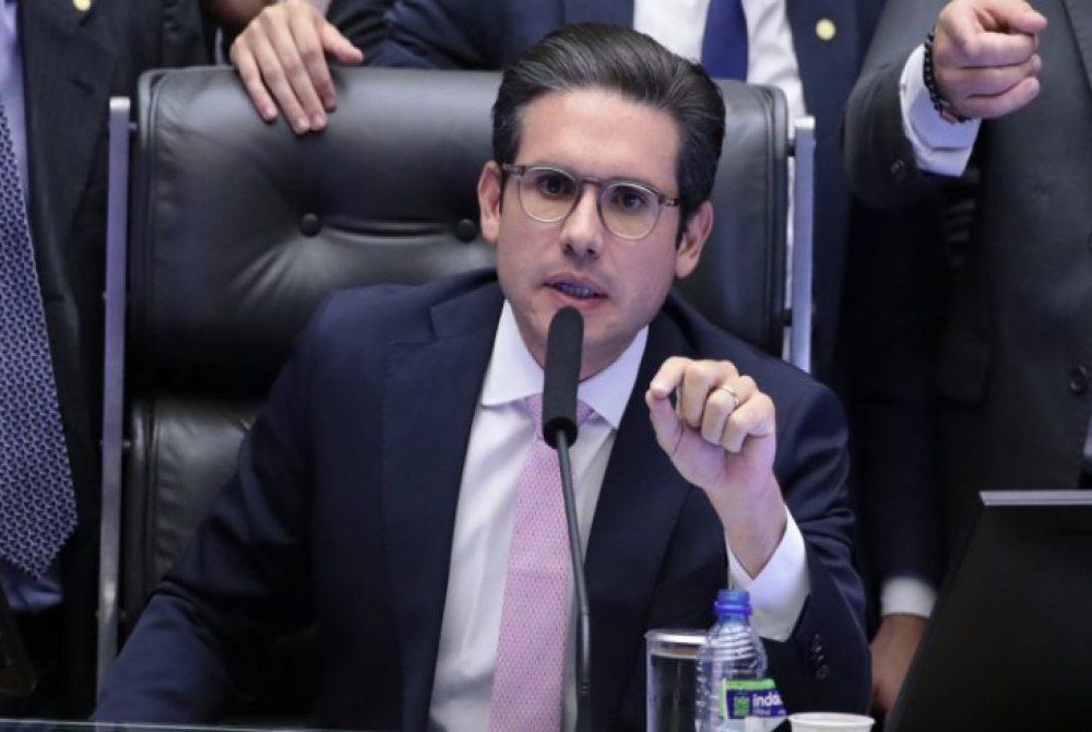 Motta promete ?projeto de lei efetivo? para proteger crian�as e adolescentes nas redes sociais.