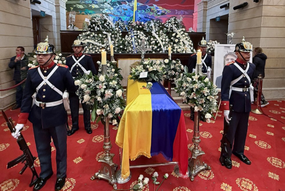 Milhares se despedem de Miguel Uribe, presidenci�vel assassinado na Col�mbia.