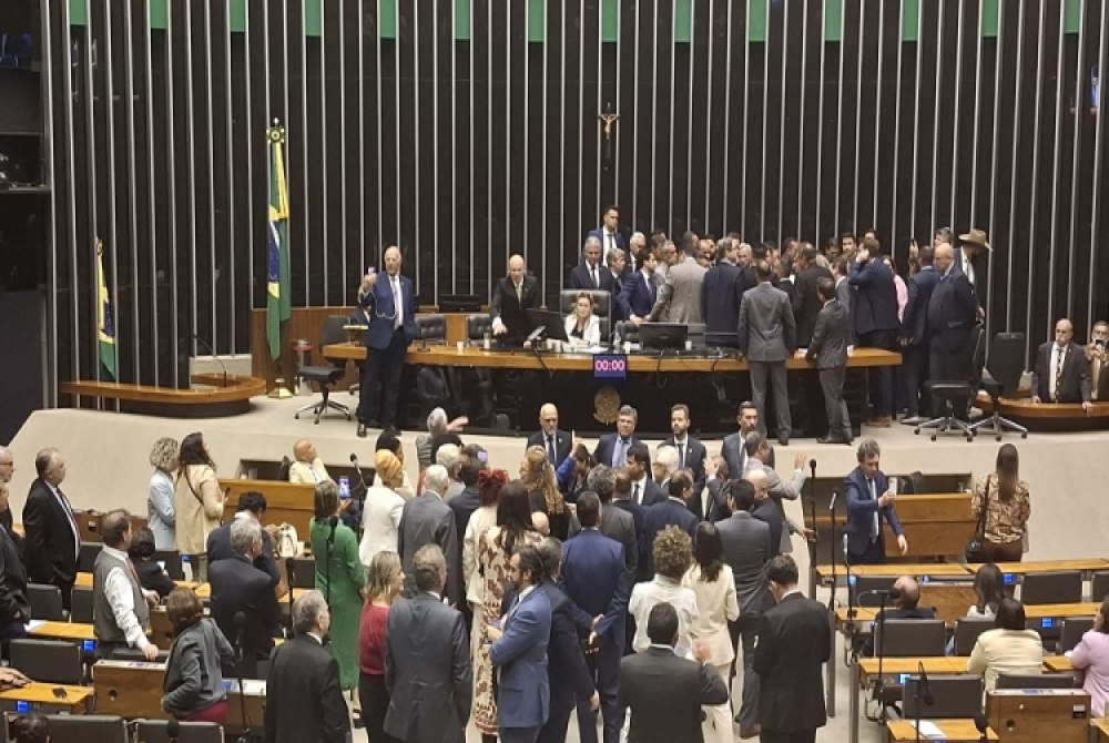 Comiss�o da C�mara aprova projeto que endurece penas para crimes de aliciamento de menores nas redes.