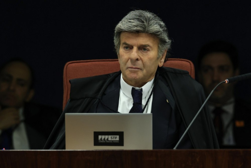 Barroso e Fux discutem durante sess�o: ?N�o est� sendo fiel aos fatos?.