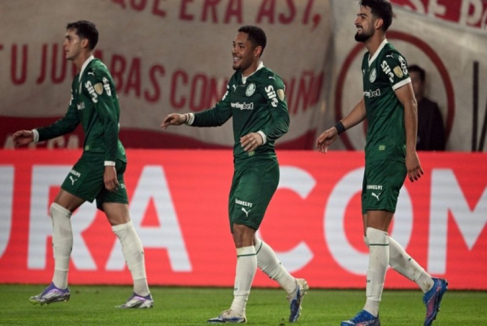 Palmeiras goleia Universit�rio por 4 a 0 e coloca p� nas quartas de final da Libertadores.