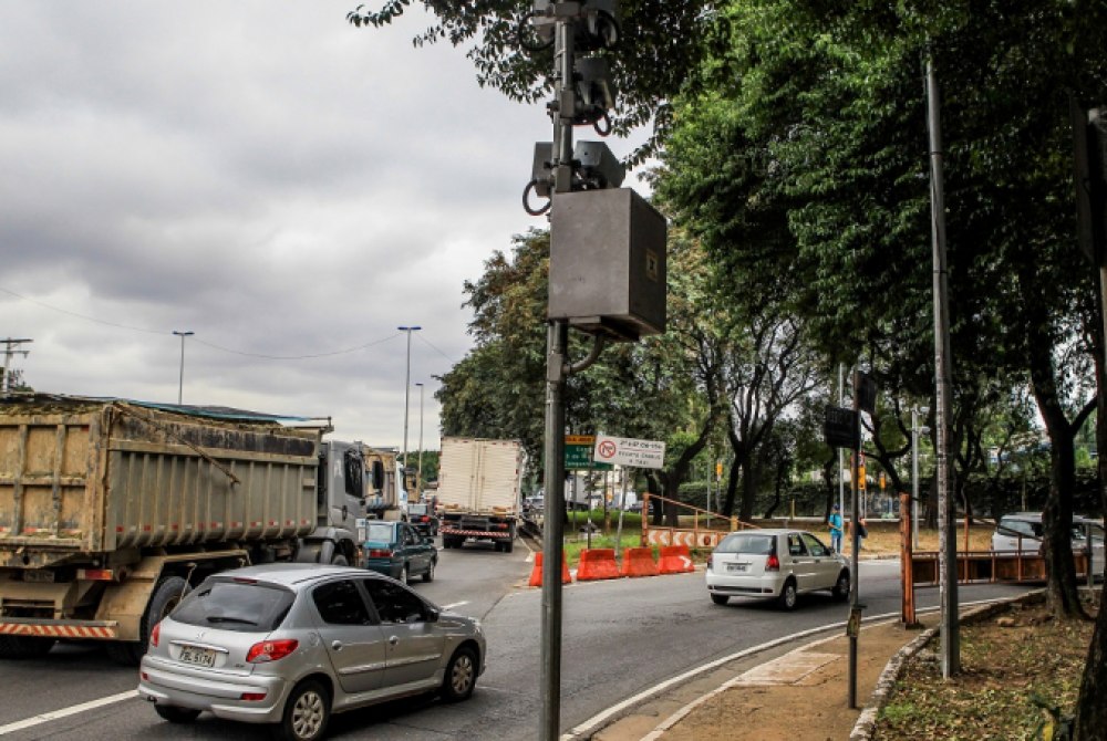 Justi�a determina que governo religue radares em rodovias federais.