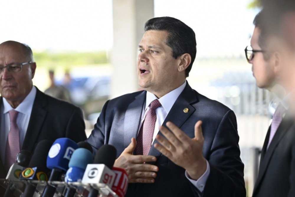 Davi Alcolumbre diz que n�o h� um prazo para deliberar pedido de impeachment de Moraes.