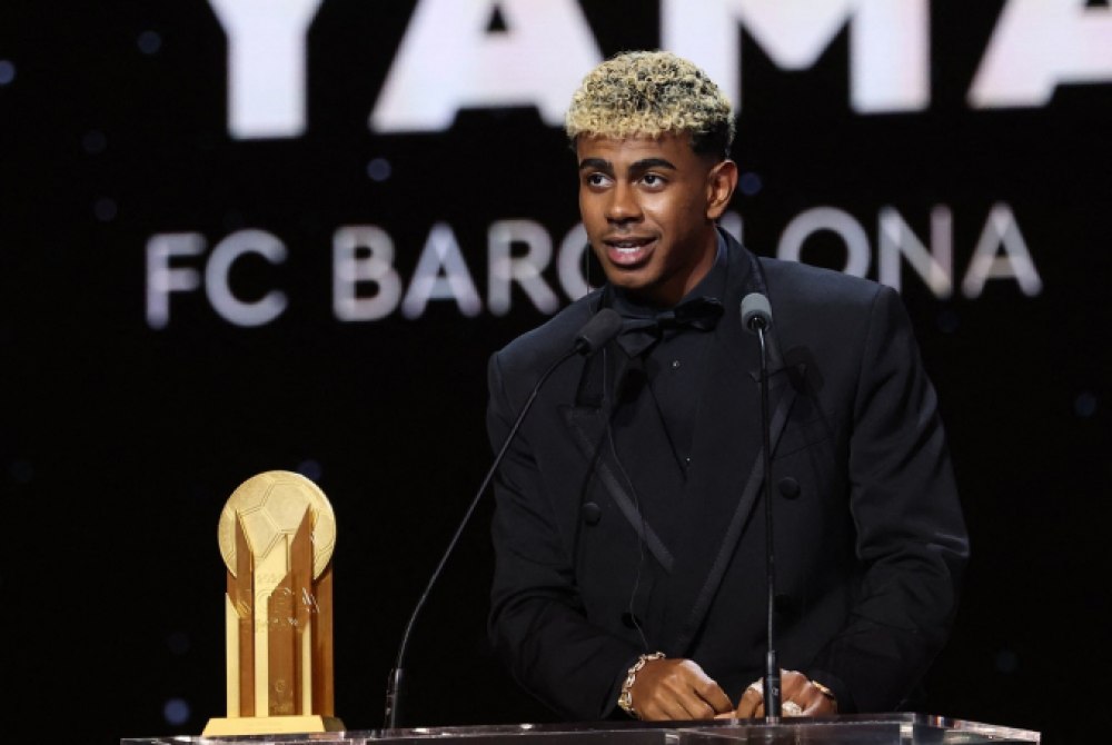Bola de Ouro 2025: Lamine Yamal leva Trof�u Kopa de melhor jogador jovem.