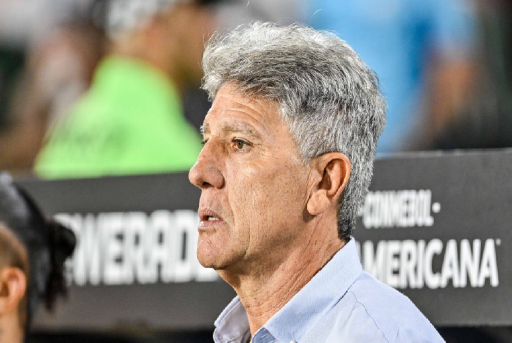 Renato Gaúcho pede demissão do Fluminense e diz: ?Acabou o futebol por causa das redes sociais?. Renato Gaúcho pede demissão do Fluminense e diz: ?Acabou o futebol por causa das redes sociais?.