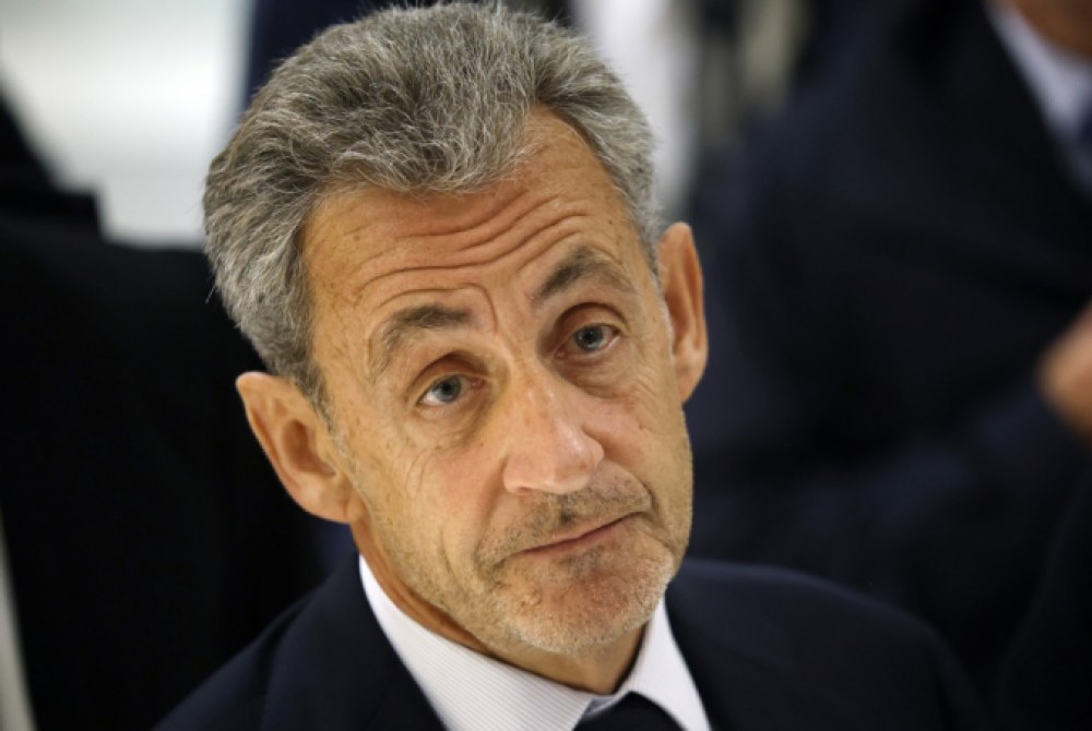 Justi�a francesa condena ex-presidente Sarkozy a cinco anos de pris�o.