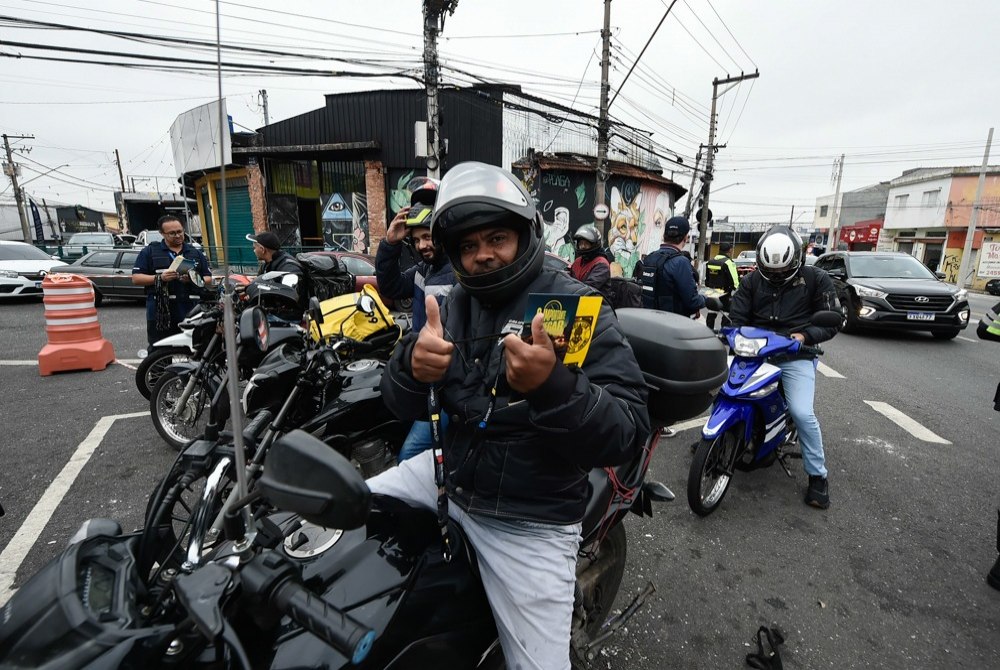 Motociclistas participam de a��o educativa da Semana Nacional do Tr�nsito.