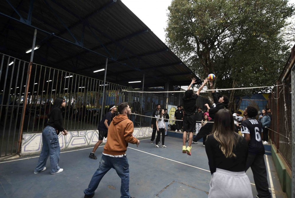 Estudantes do Ensino M�dio de Cumbica recebem projeto Juventude na Escola.