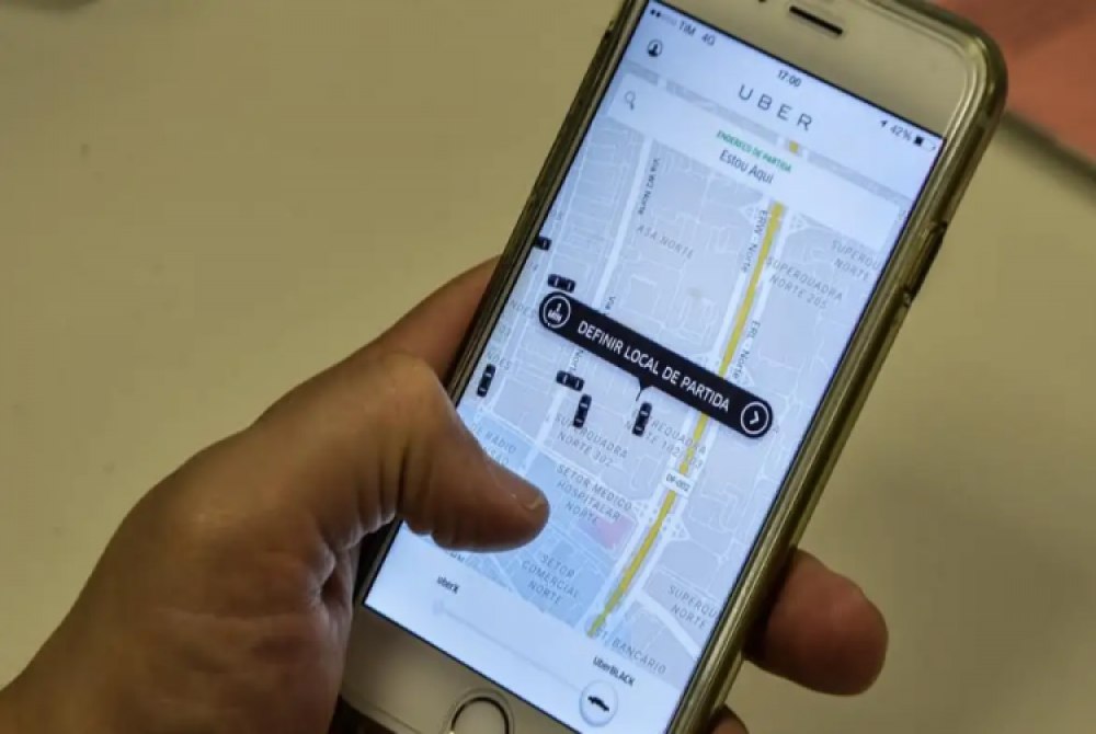 Prefeitura de SP multa Uber em R$ 398 mil por servi�o de motot�xi.